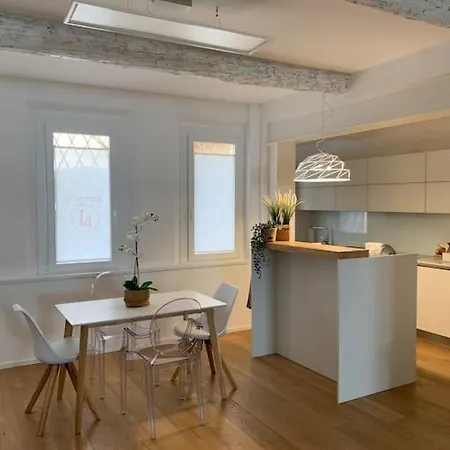 Interno4home: In Centro Storico Con Posto Auto * Ferrara