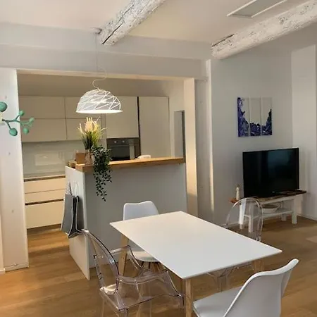 Interno4home: In Centro Storico Con Posto Auto Ferrara