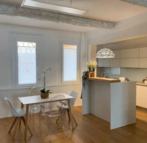 Interno4home: In Centro Storico Con Posto Auto * Ferrara