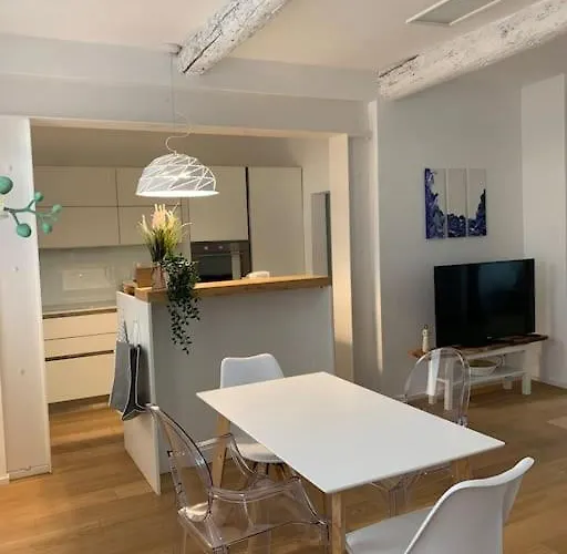 Interno4home: In Centro Storico Con Posto Auto Ferrara